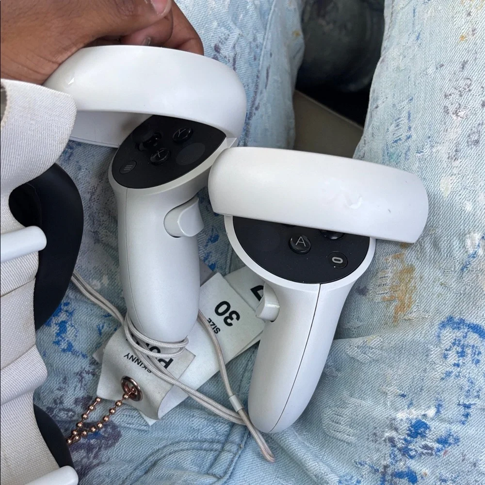 Oculus White VR Headset